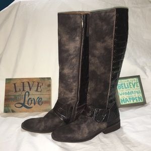 Donald J Pliner ( Gale boot )